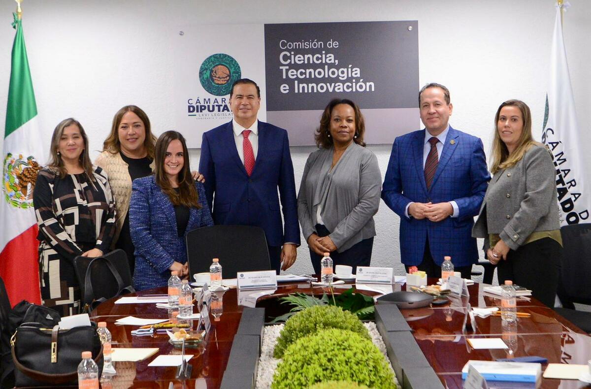 Eruviel Ávila ofrece colaboración para fortalecer la seguridad y el uso de IA