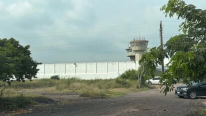 Una riña en un módulo del Centro Penitenciario de El Castillo, Sinaloa, dejó dos personas privadas de la libertad fallecidas, informó la autoridad estatal.