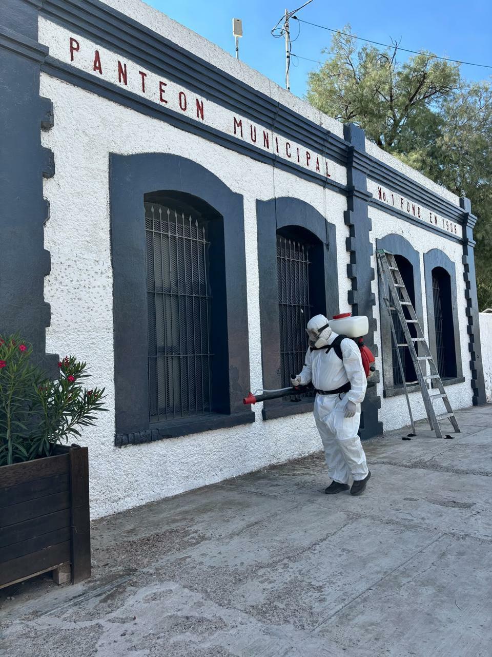 Refuerzan acciones de fumigación y control de plagas; extienden jornada a panteón municipal