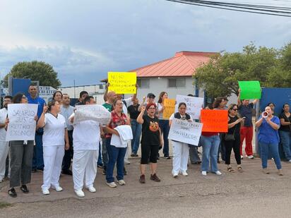 Trabajadores del IMSS en Nueva Rosita exigen insumos y salarios dignos