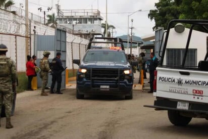 El proyecto busca fortalecer el control penitenciario en Sinaloa, mientras elementos federales mantienen reforzada la seguridad en el centro de Mazatlán.