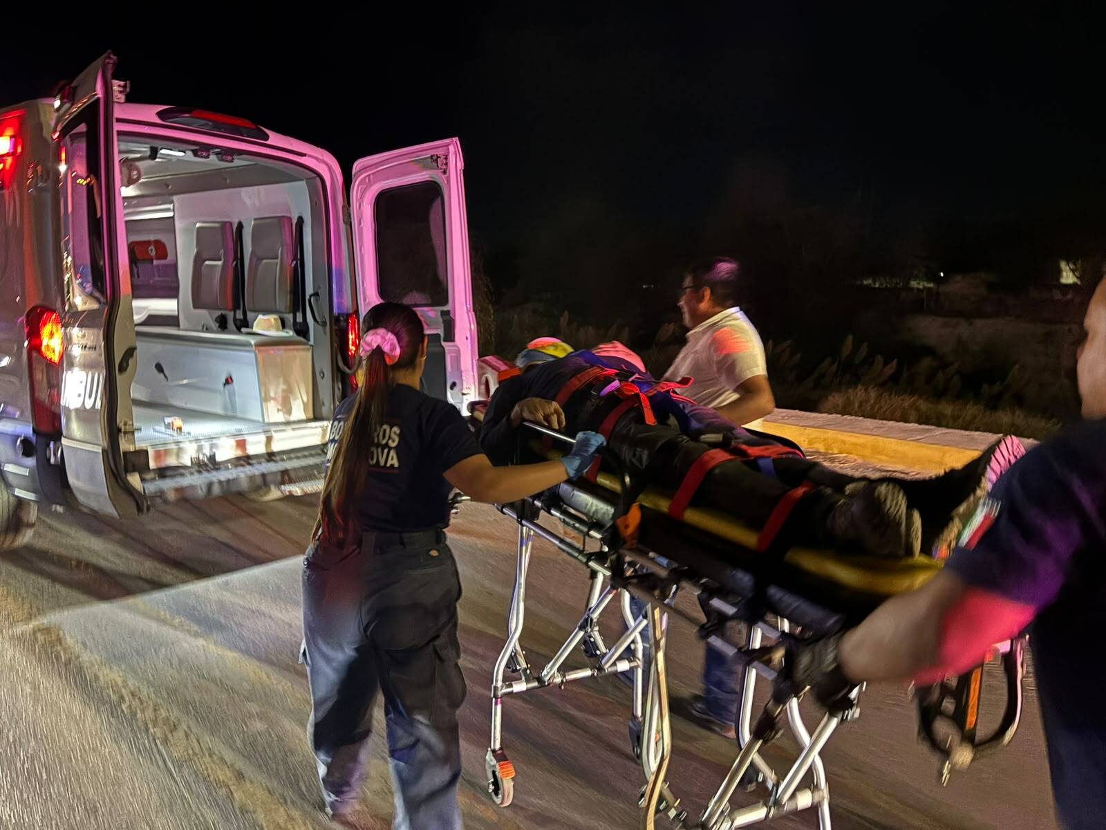 Adulto mayor en bicicleta resulta herido al chocar contra un auto en Monclova