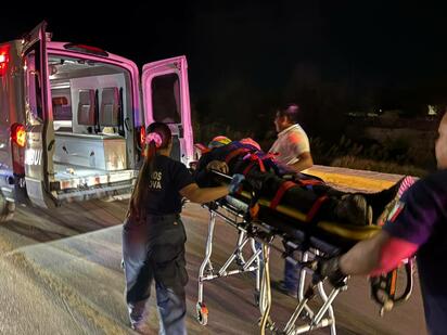 Adulto mayor en bicicleta resulta herido al chocar contra un auto en Monclova