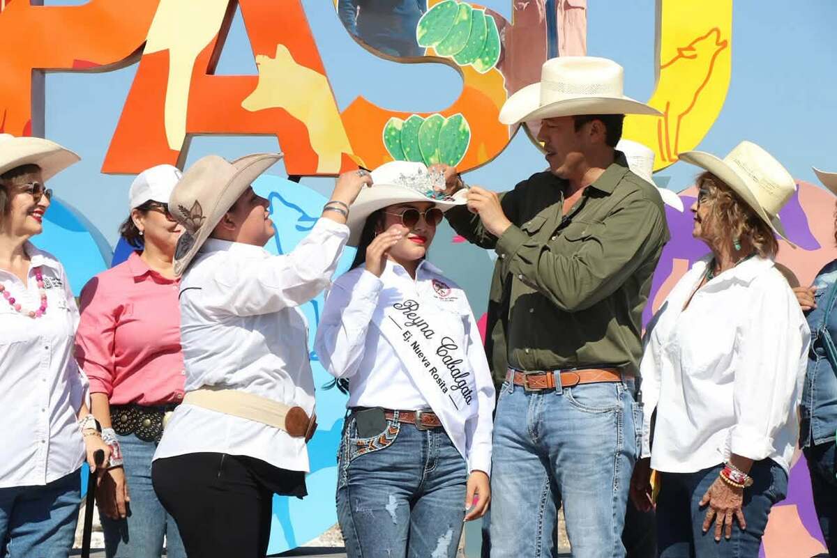 Ejido Nueva Rosita celebra 88 aniversario con gran cabalgata