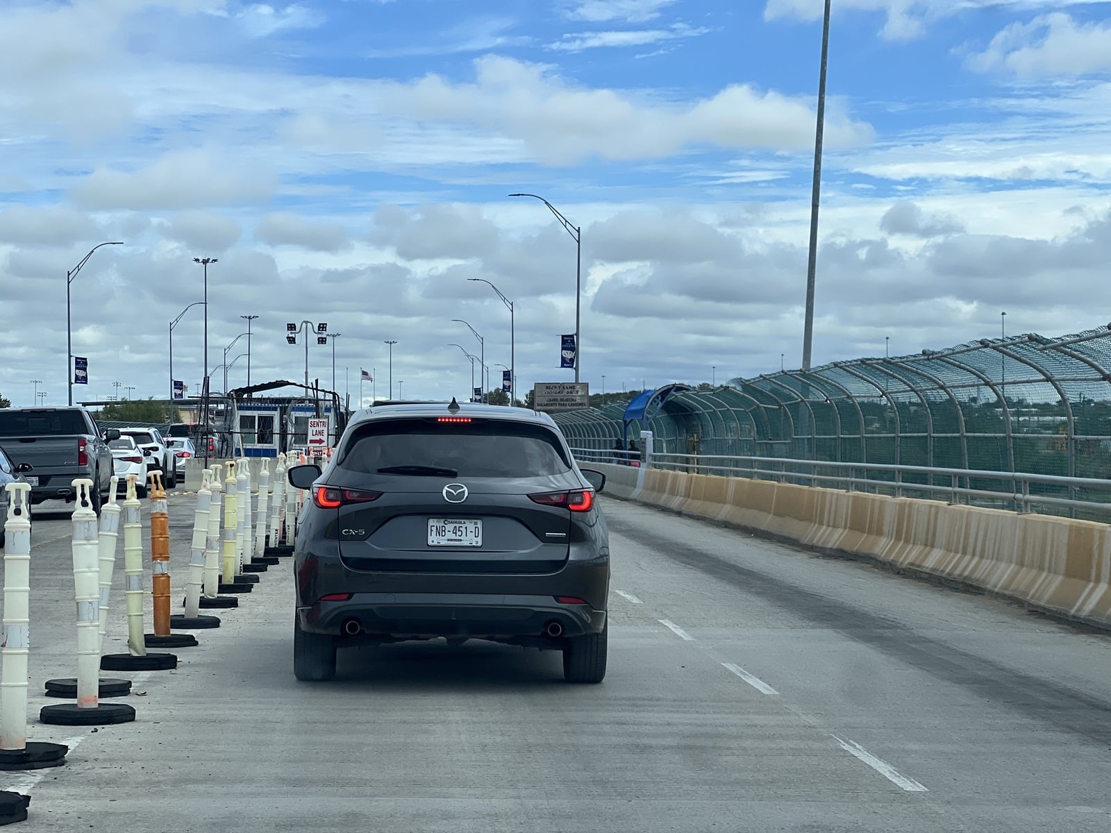 Aumentan filas en el carril SENTRI del Puente 2 durante los fines de semana