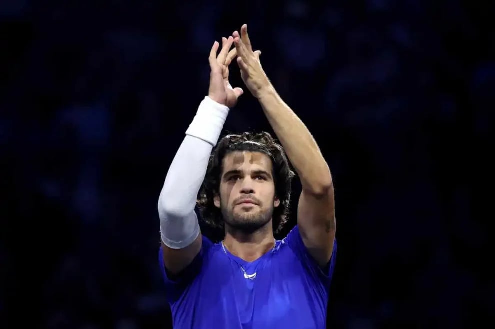 Alcaraz debuta con victoria en Shanghái tras superar a Cerúndolo 6-3 y 6-3