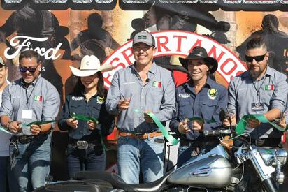 El club Espartanos MC conmemoró 14 años de trayectoria en Nueva Rosita con música, convivencia y la participación de motociclistas de Coahuila y Texas.