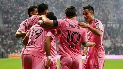     Inter Miami puso fin a una racha de cinco partidos sin ganar en la MLS tras golear 4-0 a DC United con dobletes de Lionel Messi y Luis Suárez,