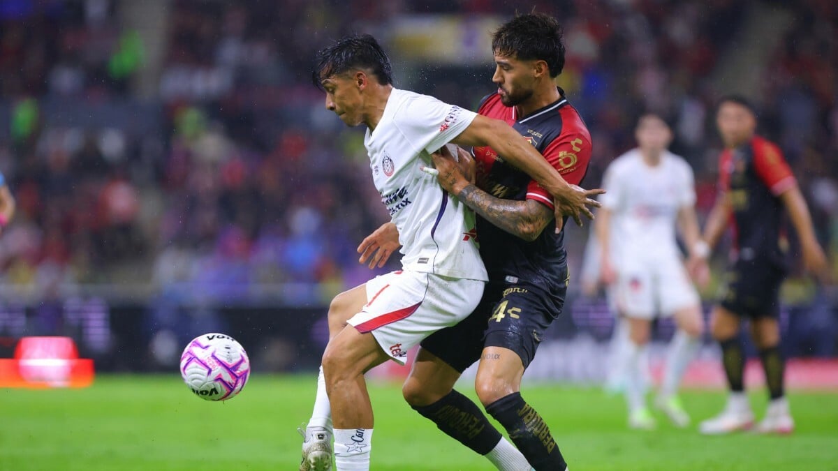 Sepúlveda rescata el empate para Chivas tras fallar un penalti ante Camilo Vargas
