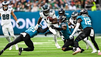 Eagles pierden ante Jaguars tras remontada en Londres