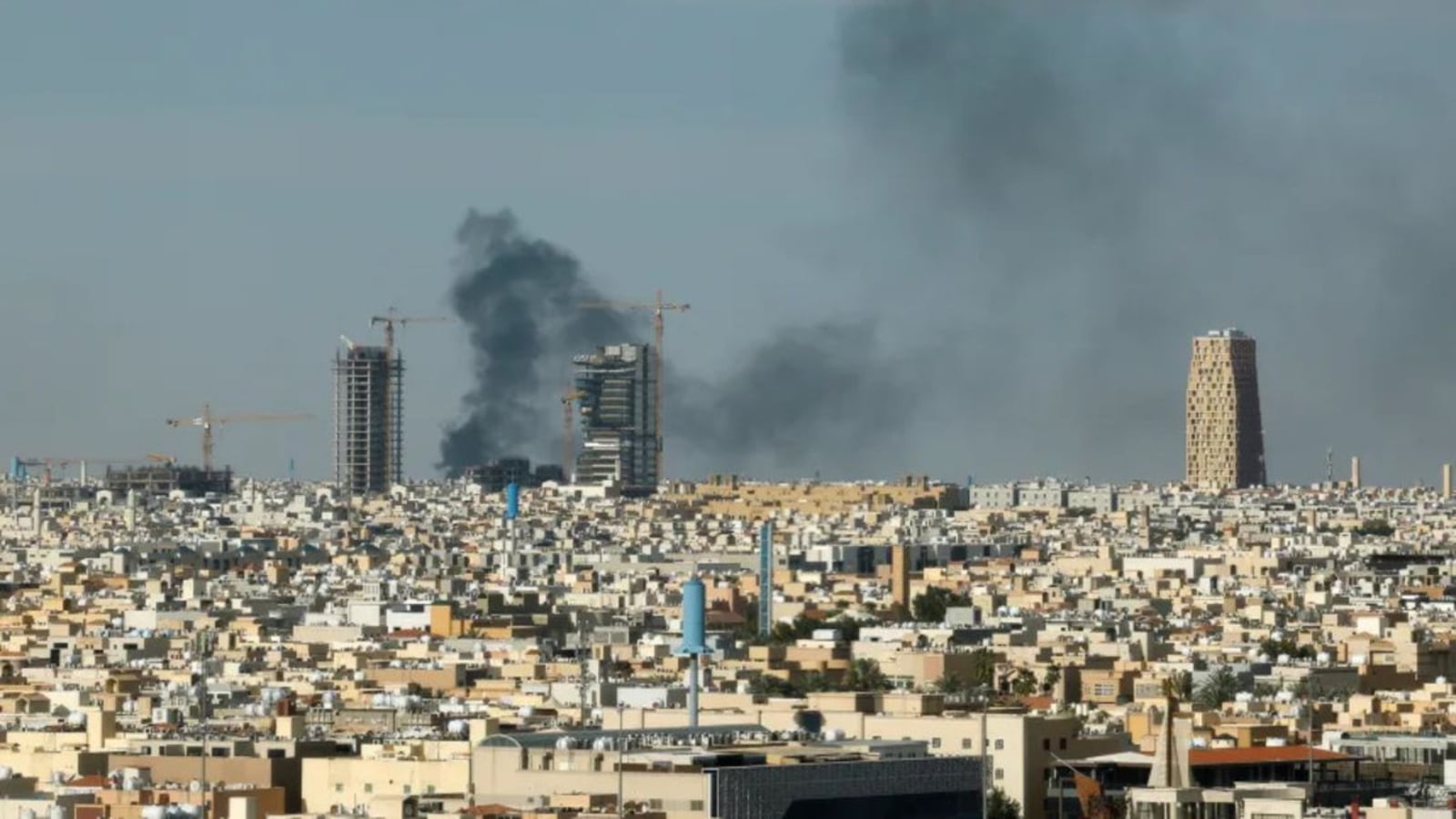 SRE alerta a mexicanos en Arabia Saudita tras ataque en Riad
