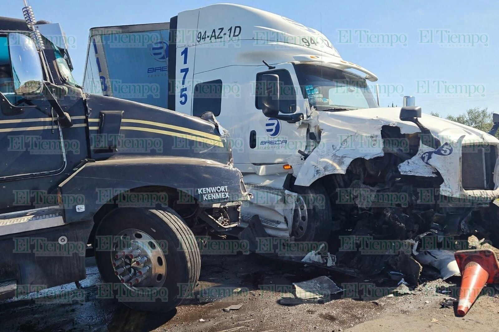 Colisionan dos tráileres y bloquean parcialmente la carretera 57