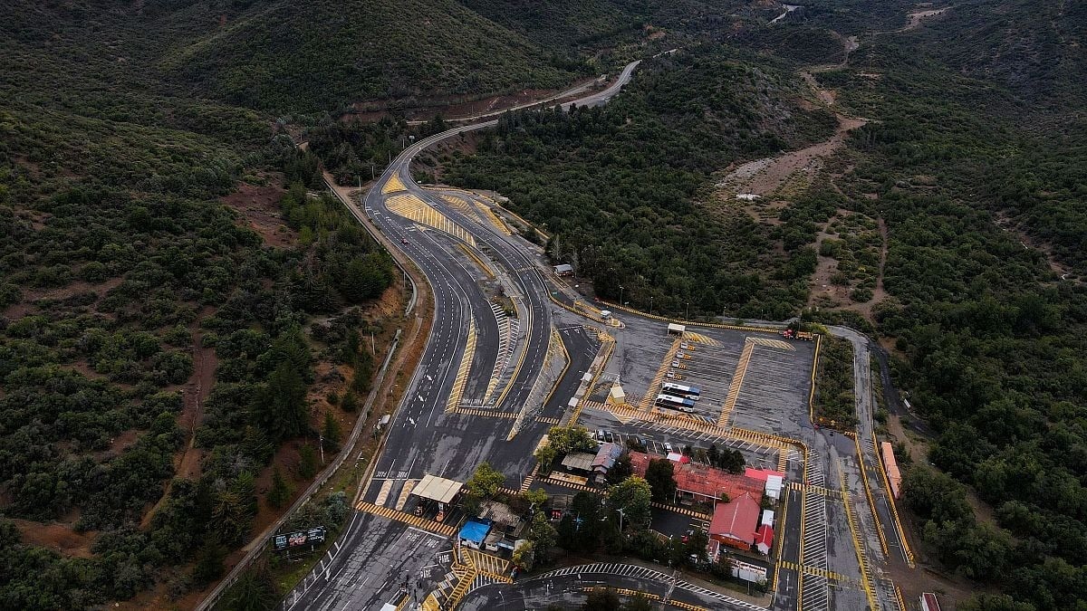 Avalancha de lodo en mina de cobre en Chile deja a dos trabajadores atrapados
