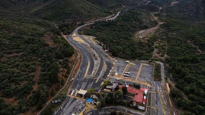 Una avalancha de lodo provocó una emergencia en una mina de cobre de Chile.  La empresa estatal Codelco informó que dos trabajadores permanecen atrapados