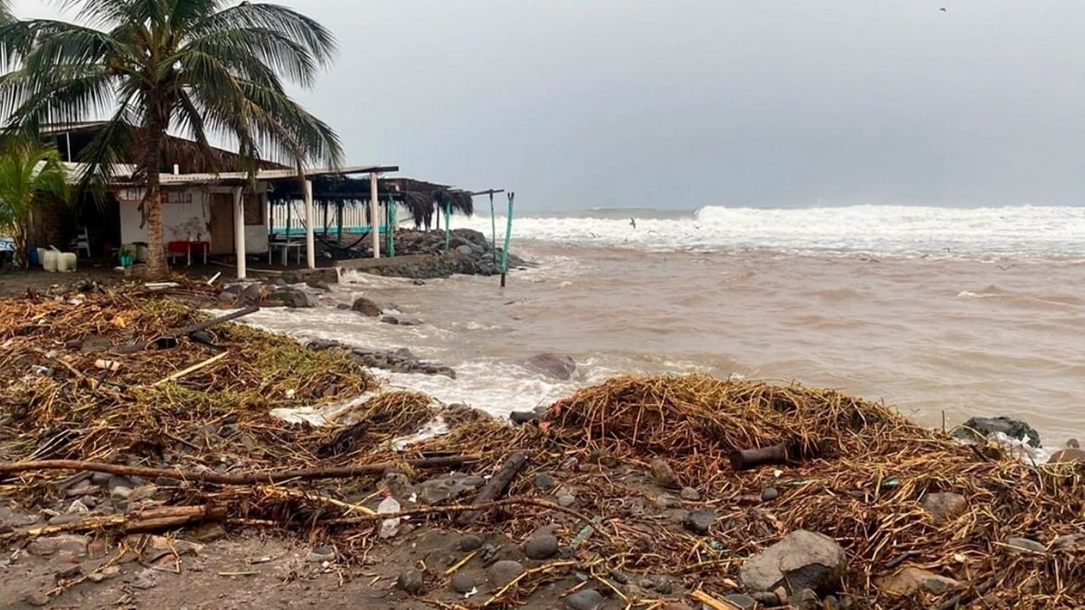 Huracán Simón deja un muerto y daños en 20 municipios de Guerrero