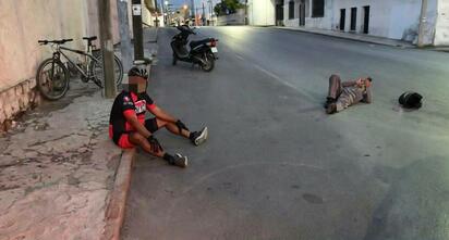 Choque entre motociclista y ciclista deja dos lesionados en Monclova