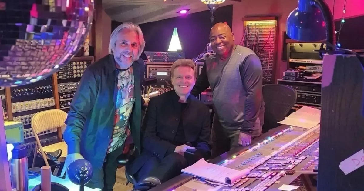 Luis Miguel desata rumores de nuevo disco tras foto con Paul Jackson Jr.