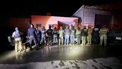 Saltillo, Coah.- Un cateo realizado en un domicilio de la colonia Puerta de Oriente derivó en el aseguramiento de alrededor de 44 kilos de marihuana, como