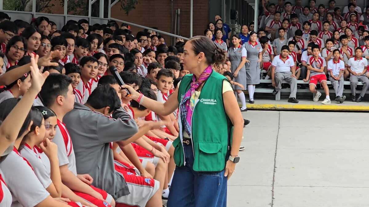 Alumnos piden considerar uso educativo del celular en escuelas