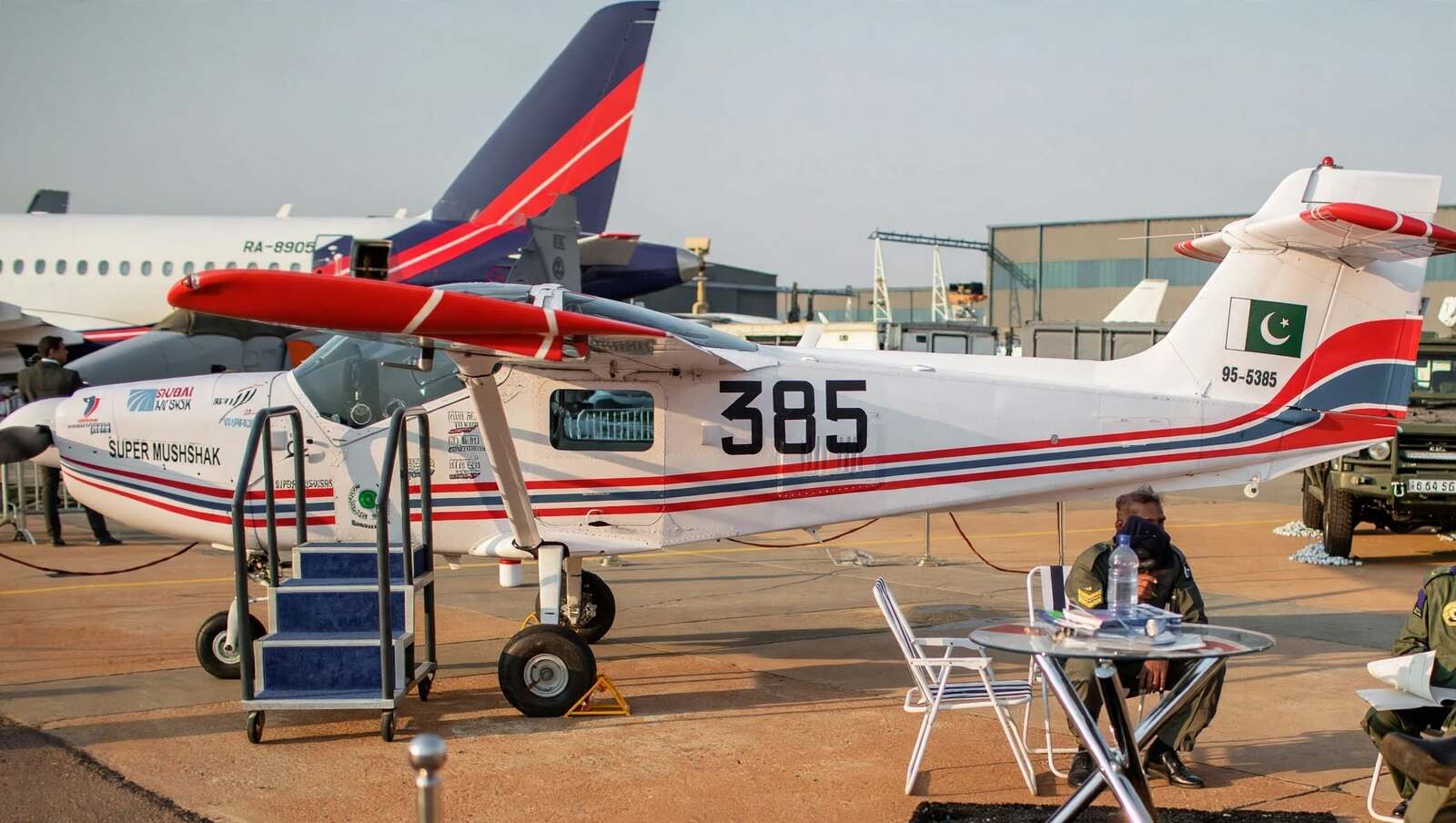 Tragedia aérea en Pakistán: avión militar se desploma y mueren dos pilotos