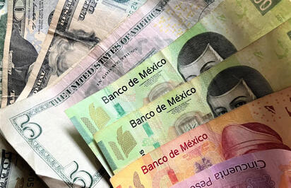 Peso mexicano acumula cinco semanas de pérdidas: esto espera al dólar