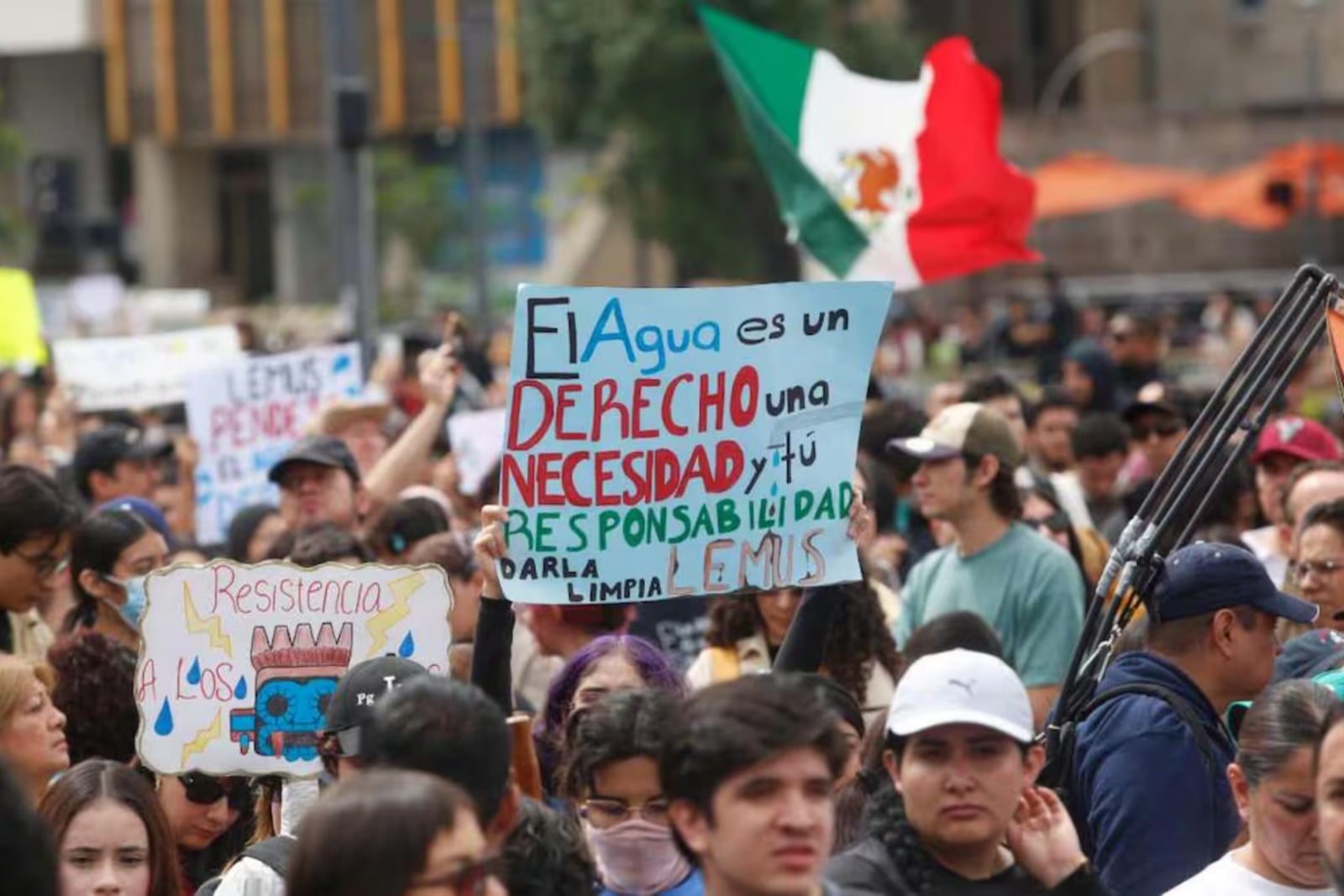 Protesta por agua contaminada en Guadalajara deja 39 detenidos; liberan a 18