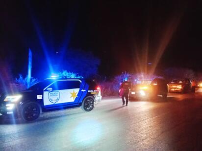 Mujer de 29 años sobrevive a volcadura en carretera de Múzquiz