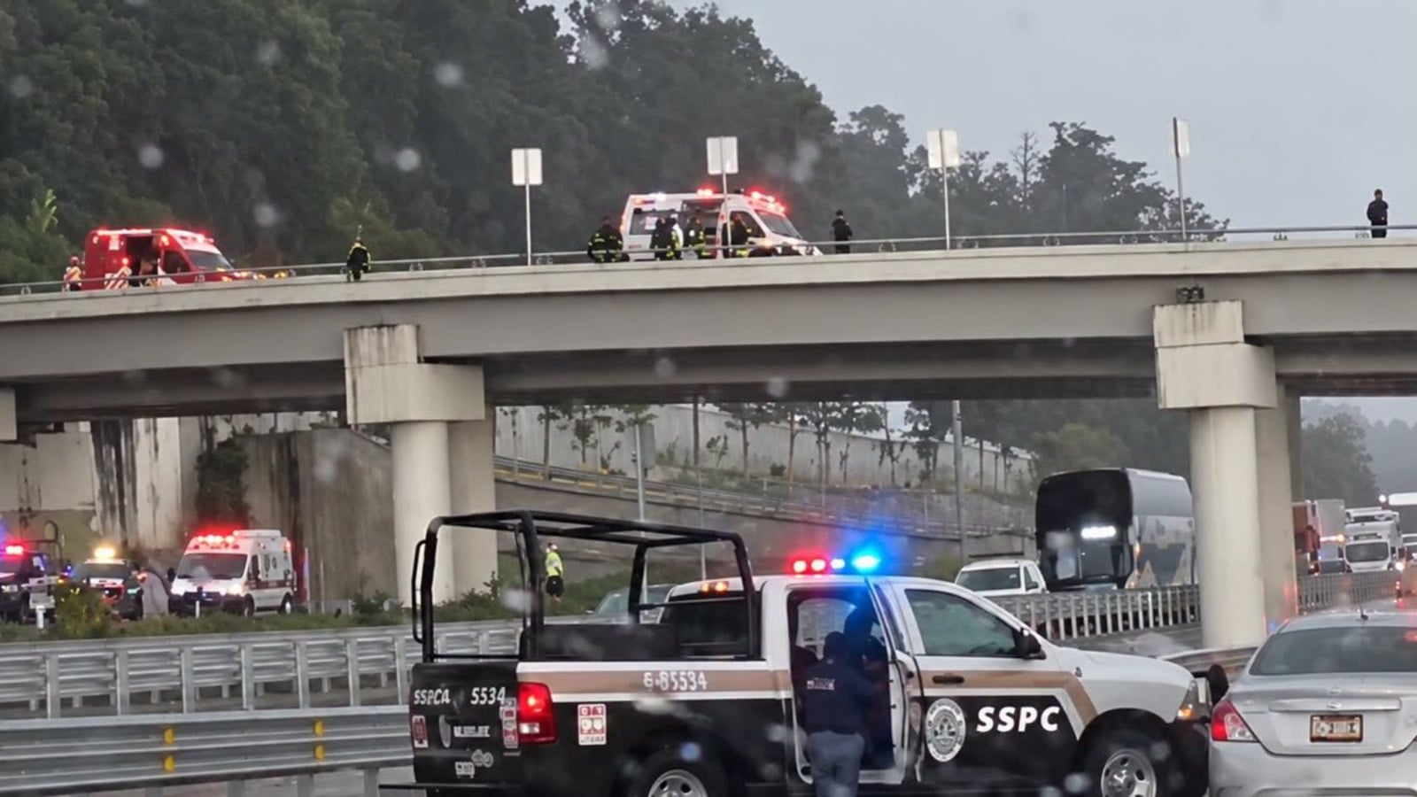Accidente en la autopista La Pera-Cuautla cobra la vida de cuatro policías