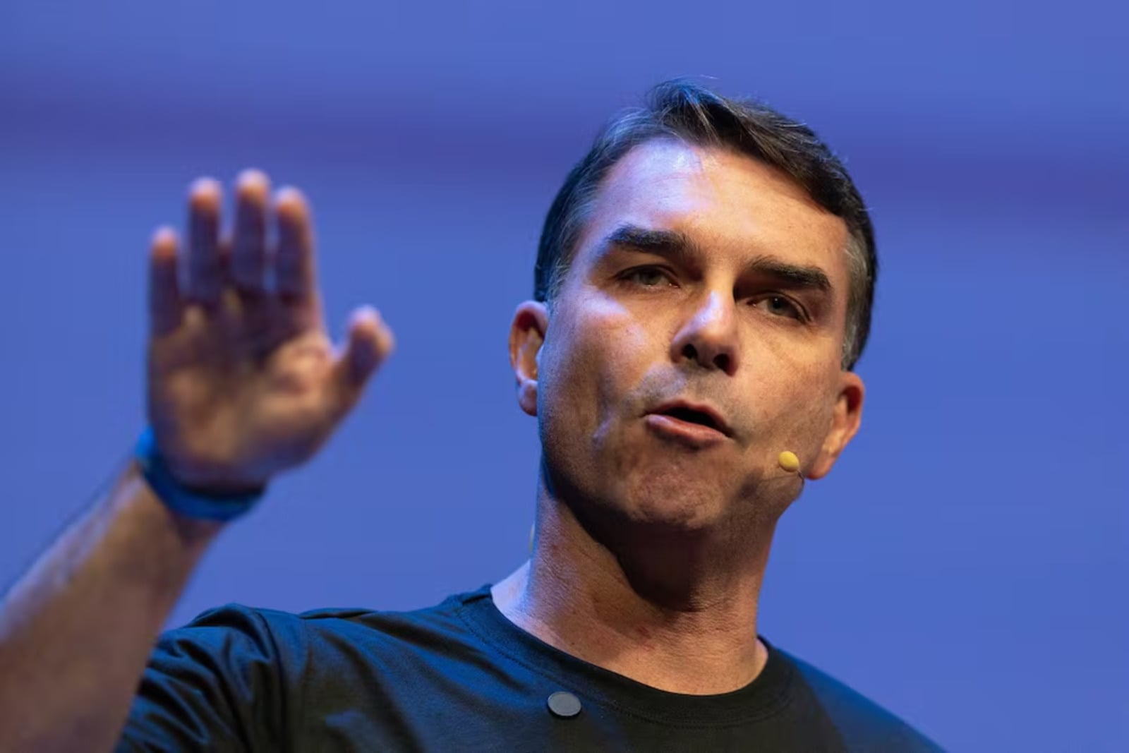 Flávio Bolsonaro apoya reducir la jornada laboral a 40 horas en Brasil