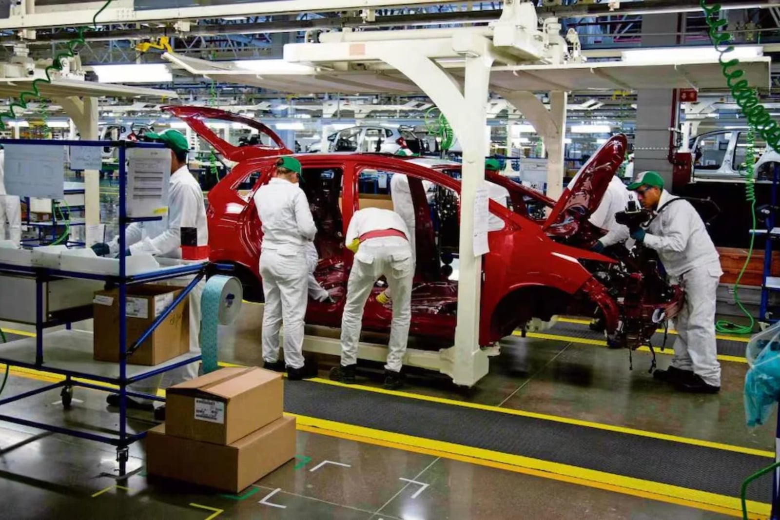 México elimina arancel de 10% a autopartes durante cinco años