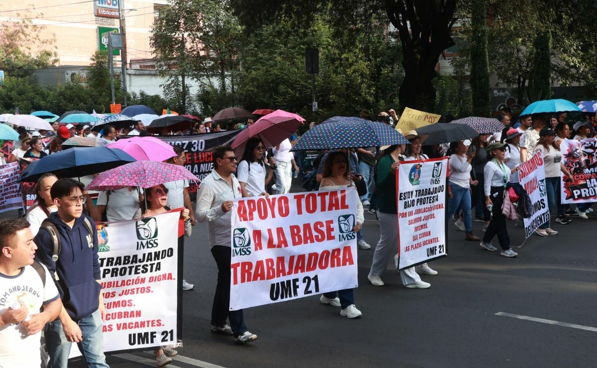 Trabajadores del IMSS votan por aumento salarial de 6.8%