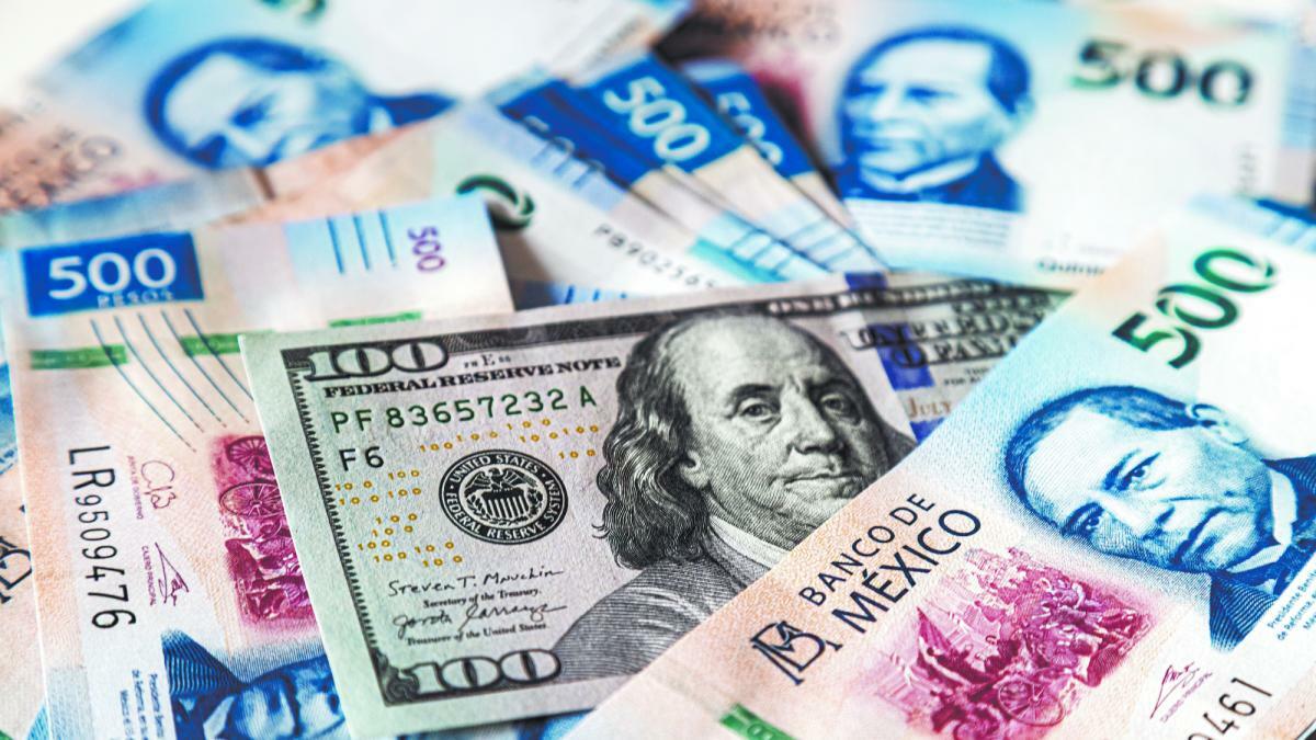Dólar supera los 18.50 pesos tras repunte inflacionario en EU