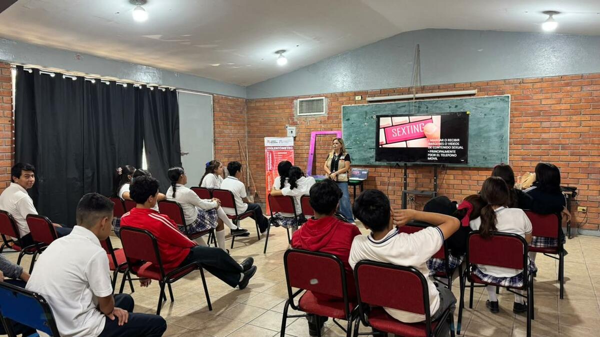 Promueven la prevención de la violencia digital entre alumnos de secundaria en Torreón