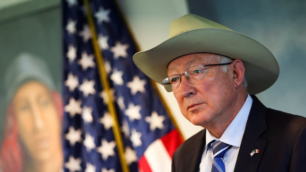Ken Salazar fija postura ante dichos de AMLO sobre los embajadores estadounidenses