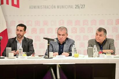 El edil se reunió con integrantes del IMPLAN Torreón para abordar los retos que enfrenta la ciudad en materia de desarrollo urbano.  Torreón, Coahuila