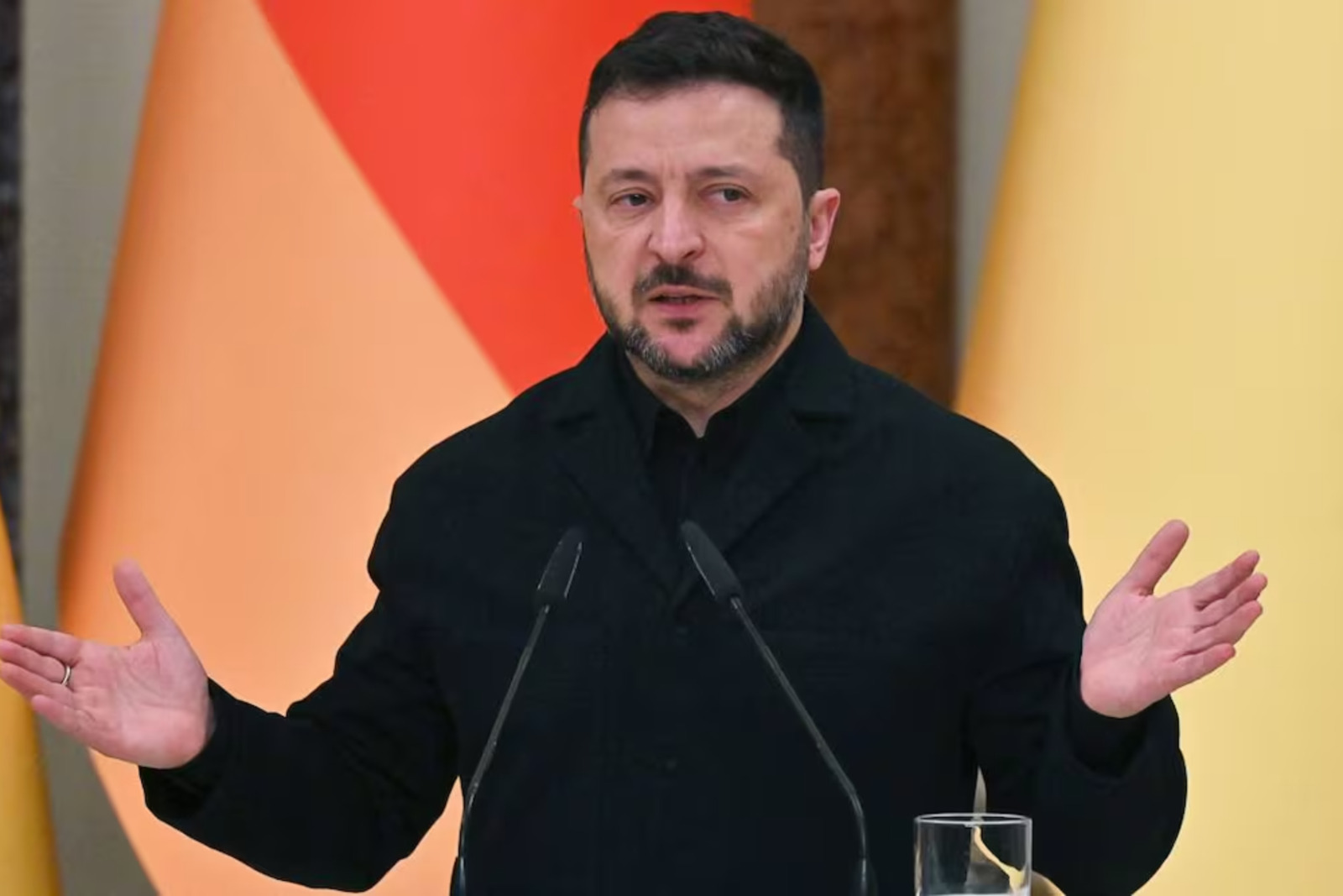 Zelensky acusa a Trump de elegir el bando equivocado y pide reactivar Starlink