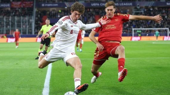 Barcola marcó un triplete en la goleada 6-3 del Liverpool