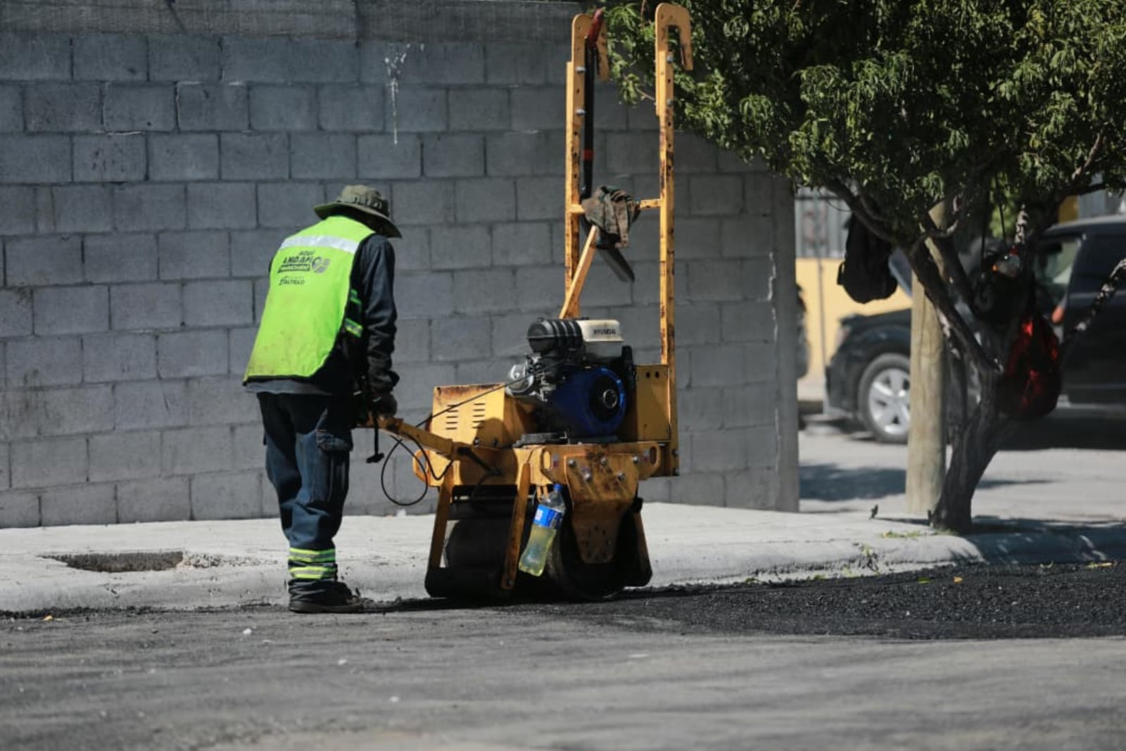 Javier Díaz intensifica rehabilitación de calles en Loma Linda, Saltillo