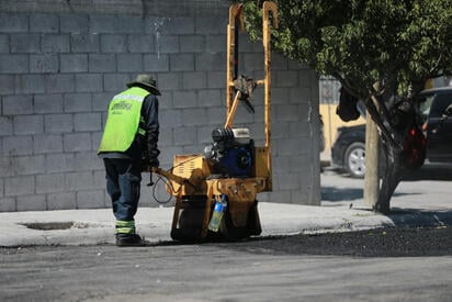 Javier Díaz intensifica rehabilitación de calles en Loma Linda, Saltillo