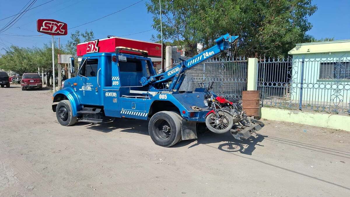 Motociclista resulta lesionada tras choque con automóvil en Nueva Rosita 