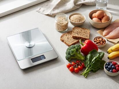 ¿Cenar tarde engorda? Lo que debes saber
