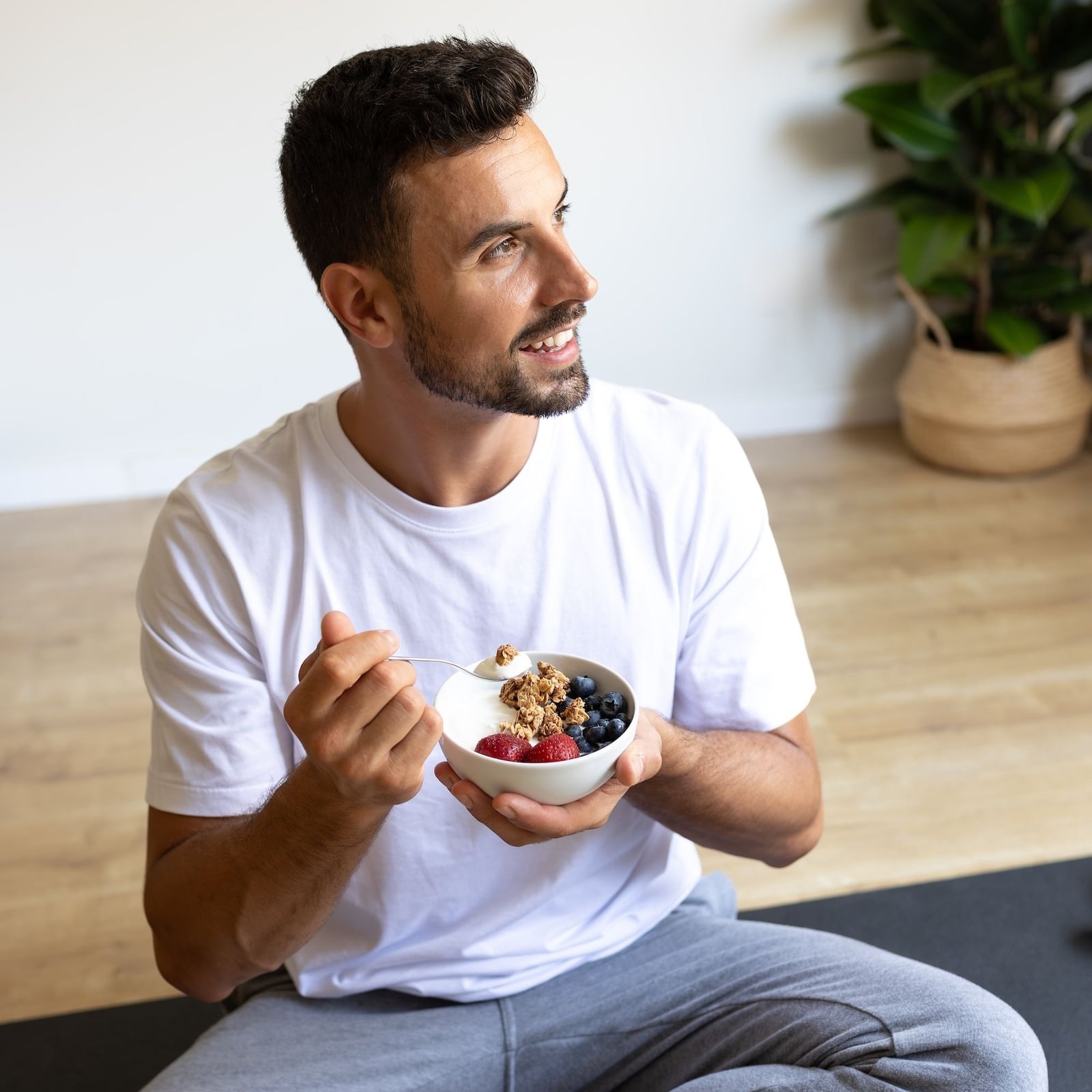 ¿Es mejor desayunar antes o después de entrenar?
