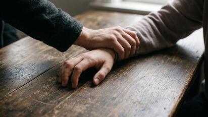 8 frases amables que pueden ocultar manipulación emocional