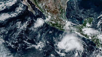 Trudy se fortalece a huracán y amenaza con lluvias intensas