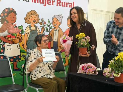 La homenajeada compartió parte de su historia familiar y recordó que tuvo 8 hijos, de los cuales 7 viven, quienes le dieron una descendencia de 22 nietos,