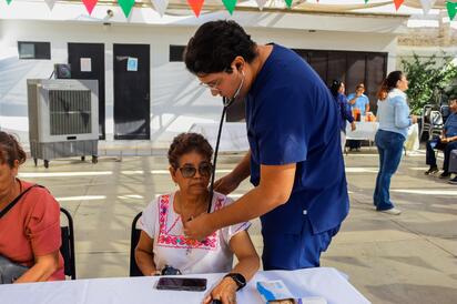 Realizan brigada de salud en beneficio de jubilados y pensionados en Torreón