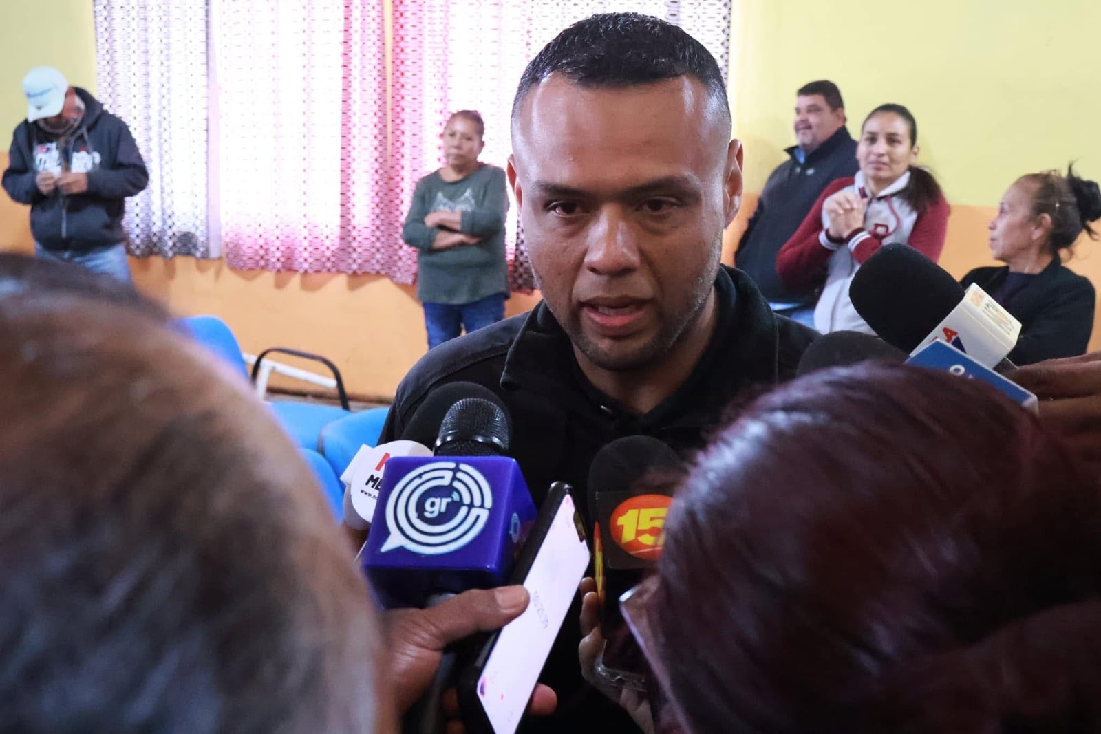 San Juan de Sabinas fortalece la coordinación entre autoridades municipales y policías para mejorar la vigilancia, prevenir riesgos y mantener comunicación