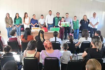 Carlos Villarreal y distribuidores Nissan impulsan el aprendizaje infantil