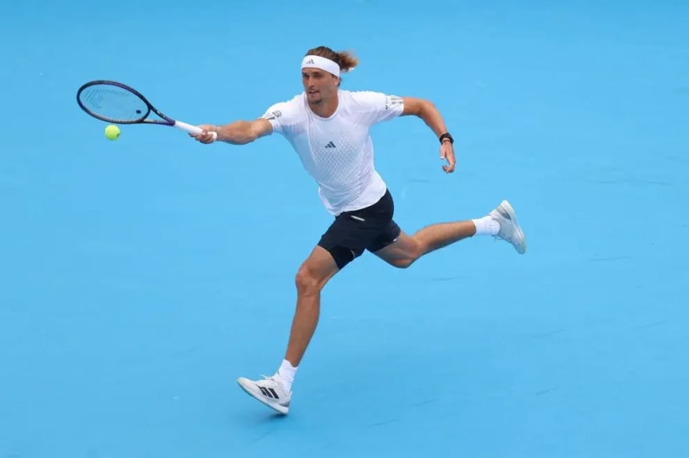 Zverev venció a De Miñaur y avanzó a semifinales en Shanghai