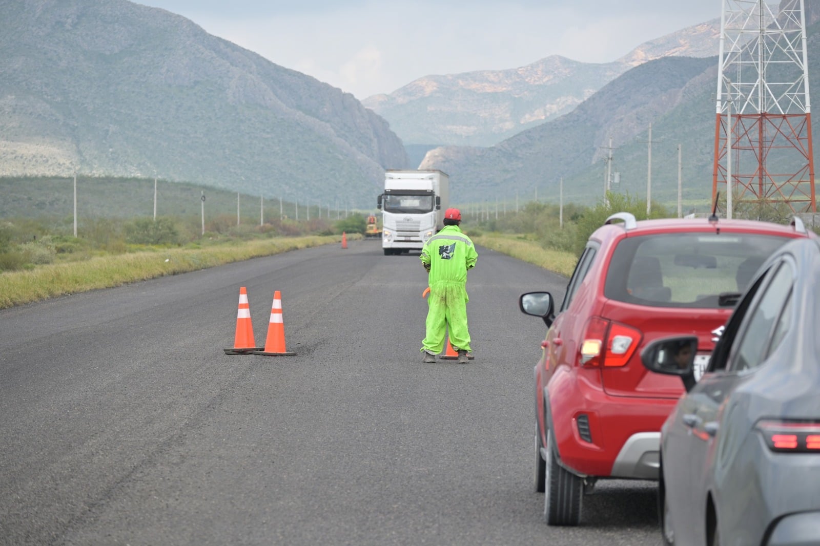 Avanza recarpeteo en la carretera 57; piden manejar con precaución